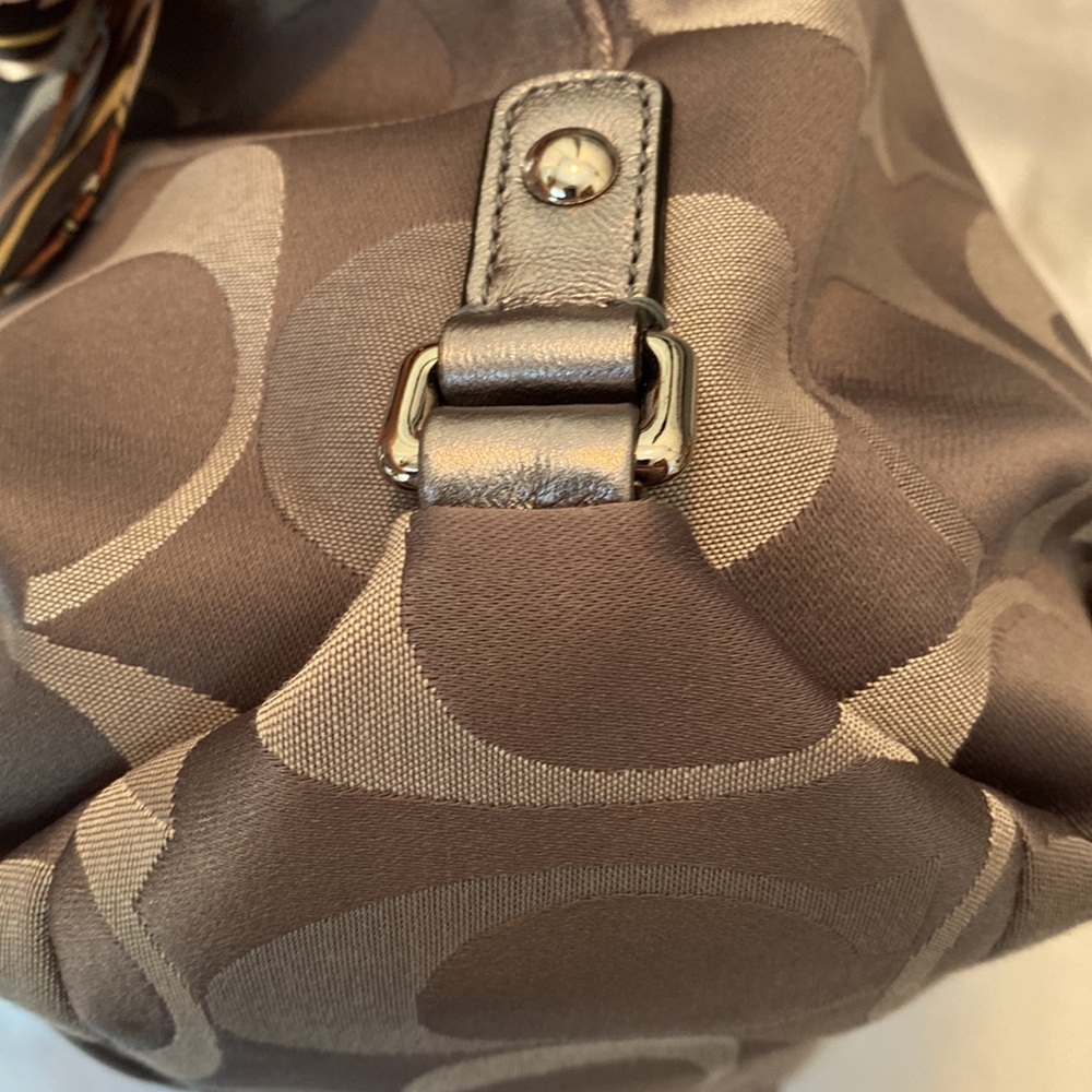 Coach Brooke Hobo EUC silver/gray - Picture 9 of 11